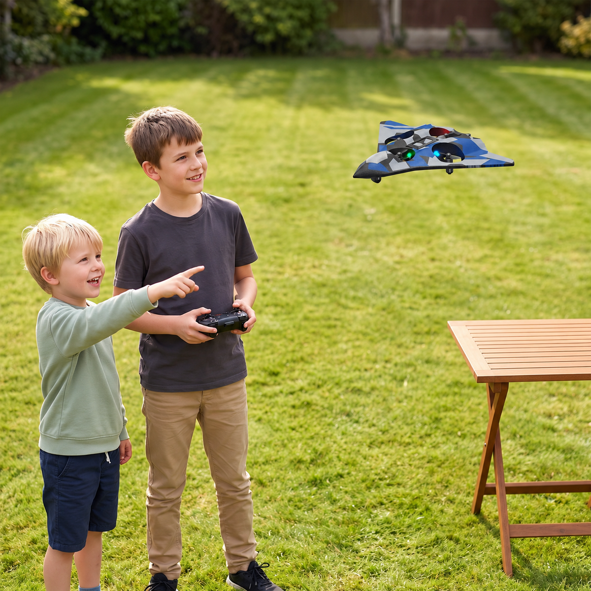 Robustes RC-Kampfflugzeug aus Schaumstoff mit Höhenhaltefunktion & 360°-Stuntrollen