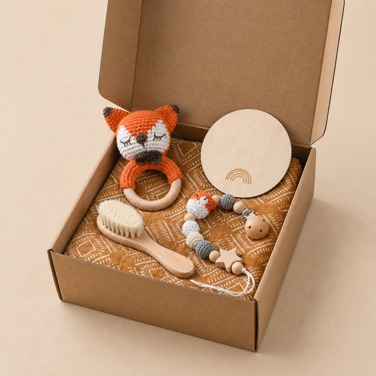Neugeborenen Geschenkbox – Häkel-Tier Rassel, Holzspielzeug, Musselin Decke & Schnullerkette