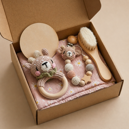 Neugeborenen Geschenkbox – Häkel-Tier Rassel, Holzspielzeug, Musselin Decke & Schnullerkette