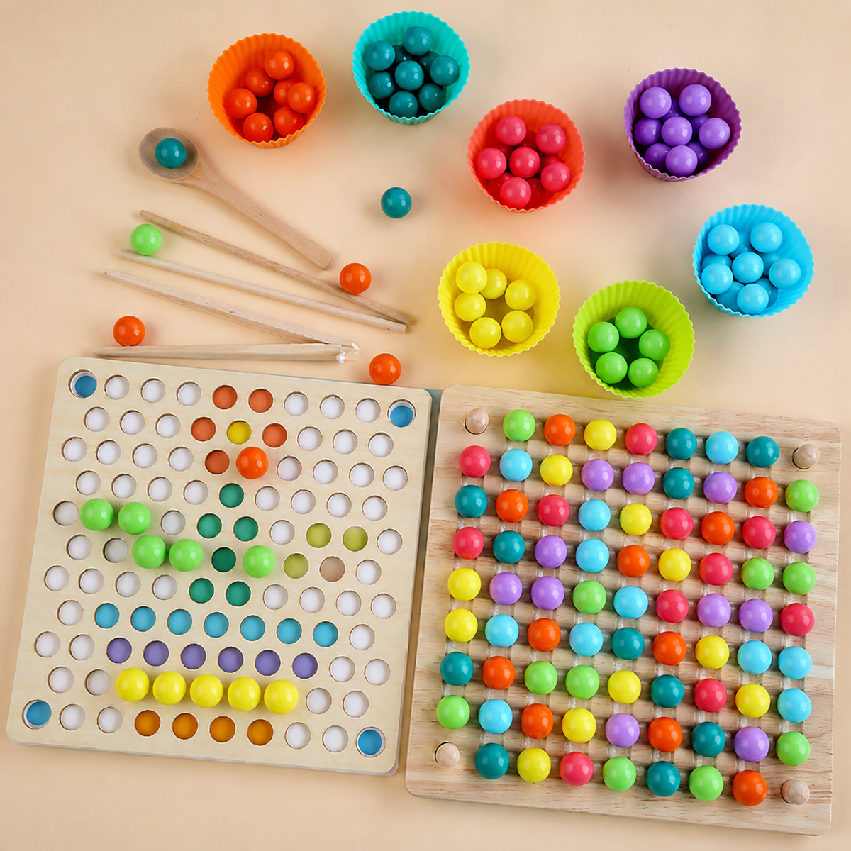 Montessori-Sortierspiel mit Holzperlen