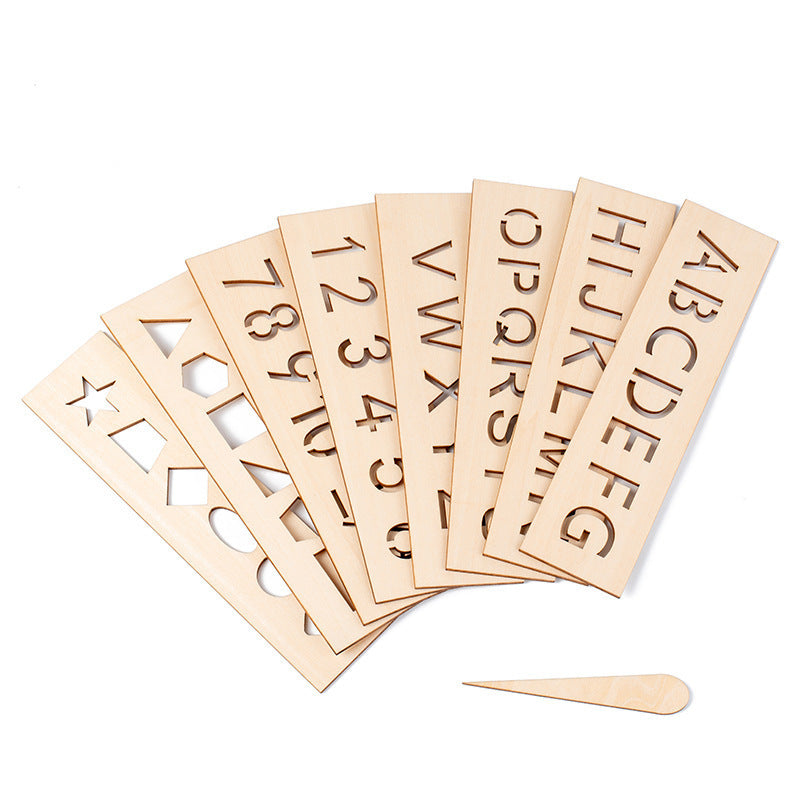 Holz-Schablonen mit Buchstaben und Zahlen zum Schreibenlernen