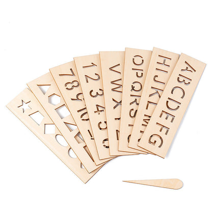 Holz-Schablonen mit Buchstaben und Zahlen zum Schreibenlernen