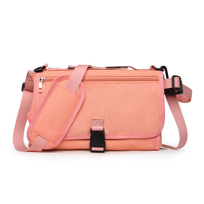 Kompakte Wickelunterlage mit Taschen für unterwegs