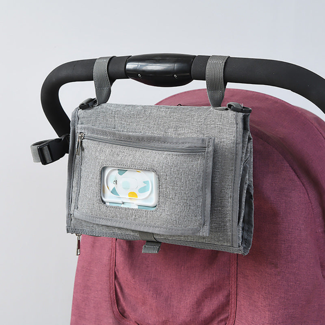 Kompakte Wickelunterlage mit Taschen für unterwegs