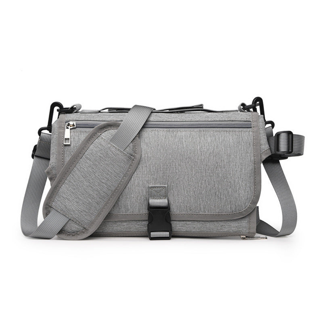 Kompakte Wickelunterlage mit Taschen für unterwegs