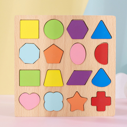 Einfaches Holzpuzzle mit Formen, Zahlen und Buchstaben