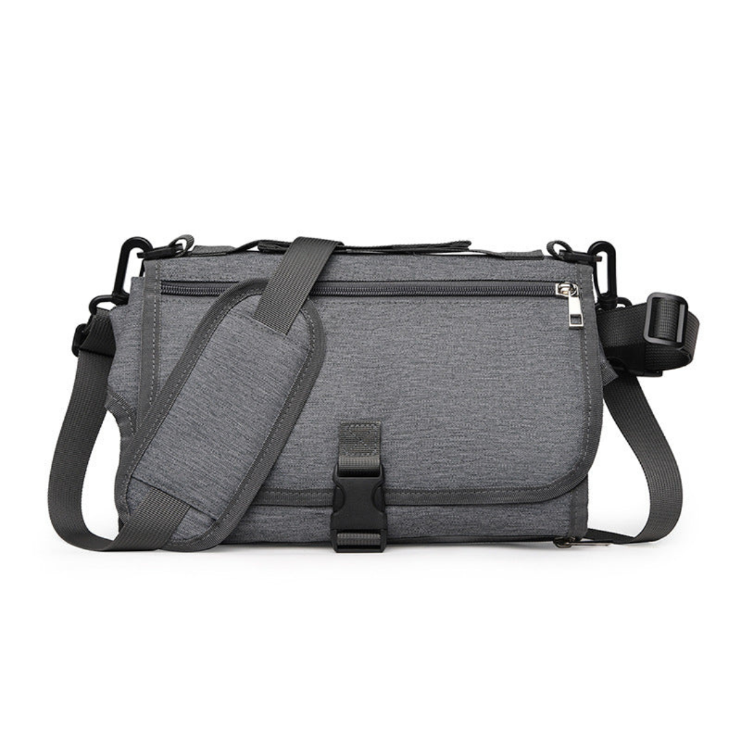 Kompakte Wickelunterlage mit Taschen für unterwegs