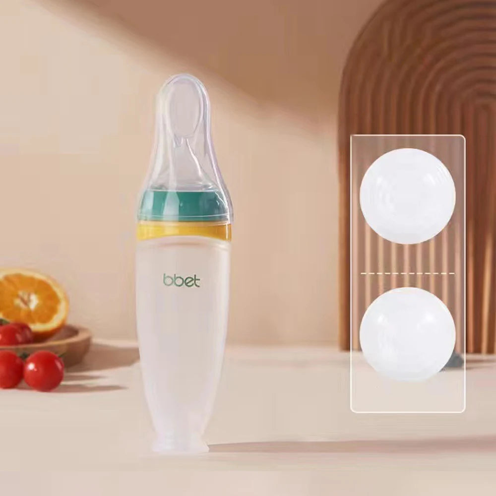 Baby-Trinkflasche mit Löffel